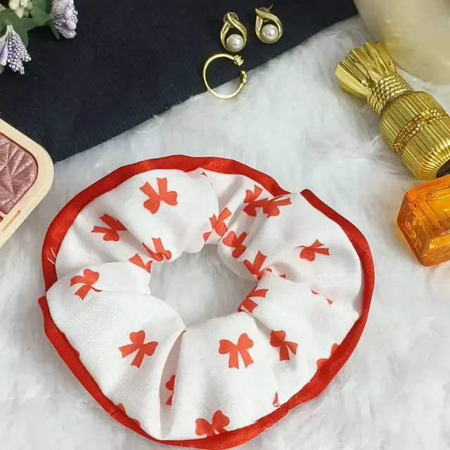 Bow print cotton scrunchie with lace trim